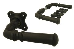 Klassisicher Türgriff Gusseisen auf Rosette Kleeblatt