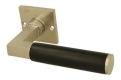 Einzelner Türgriff auf Rosette “Bauhaus” Nickel matt