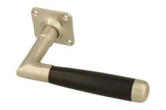 Einzelner Türgriff mit Rosette Mattnickel Ebenholz (1918)